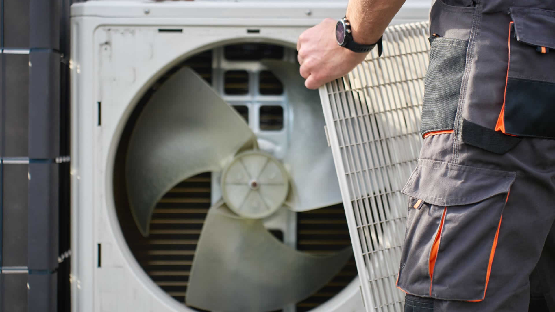 Manutenzione di una pompa di calore aria-acqua a Jesi