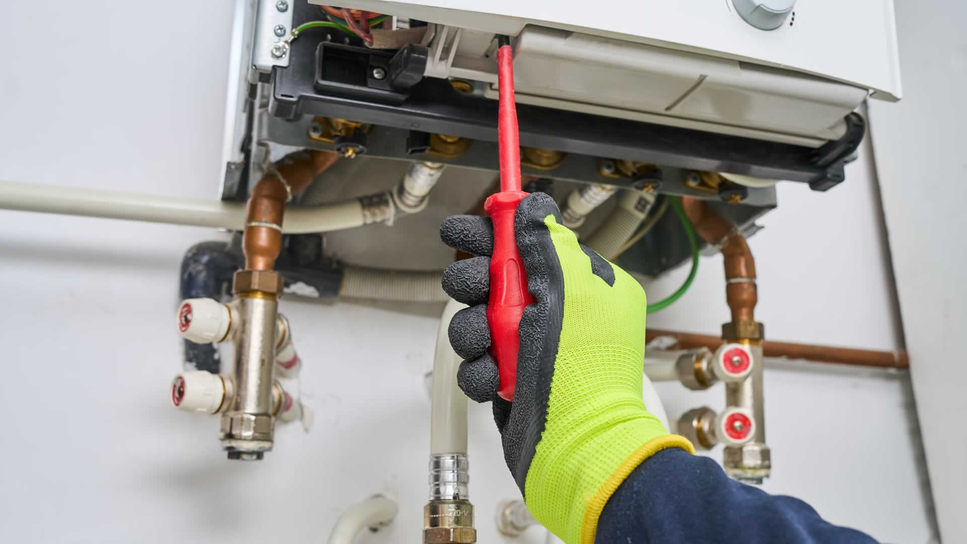 Manutenzione e riparazione di una caldaia a Jesi eseguita da Punto Gas